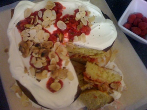 Almond layer cake with due diligence