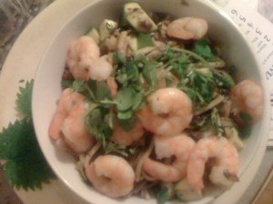 Slimy noodles with grilled prawns